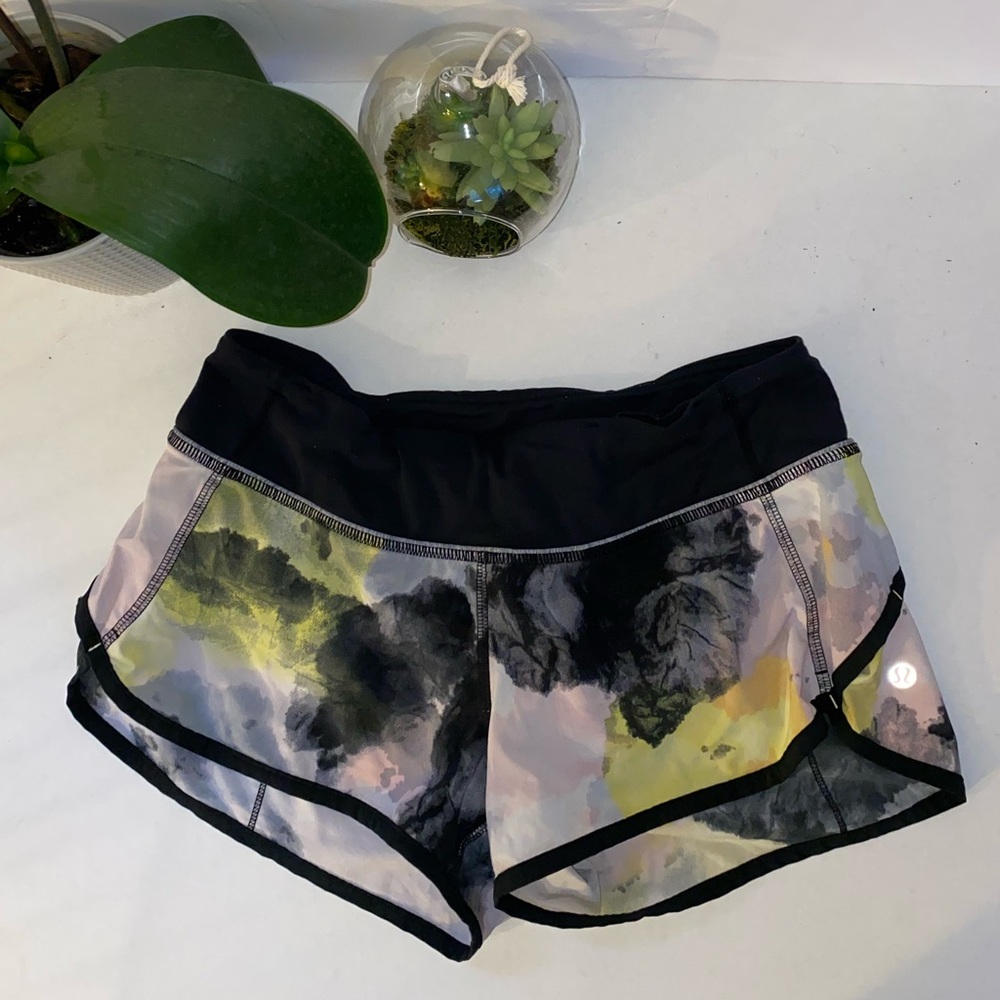 Lululemon Inkblot Shorts Back Pocket Zipper Size4